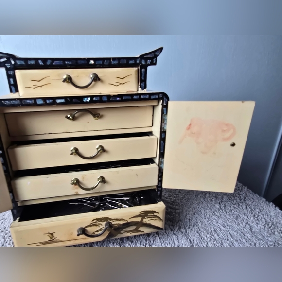 Vintage Asian-Inspired Jewelry Box - Picture 7 of 13
